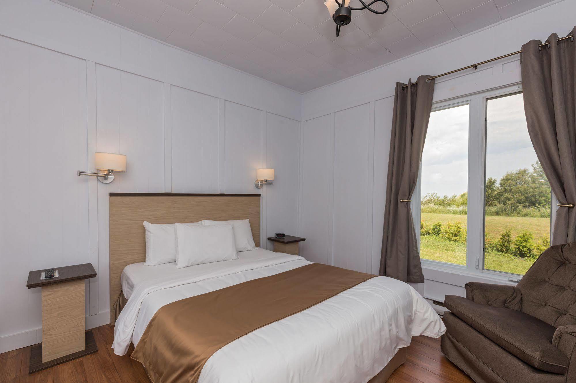 Motel Au Fleuve D'Argent Riviere-du-Loup Bagian luar foto