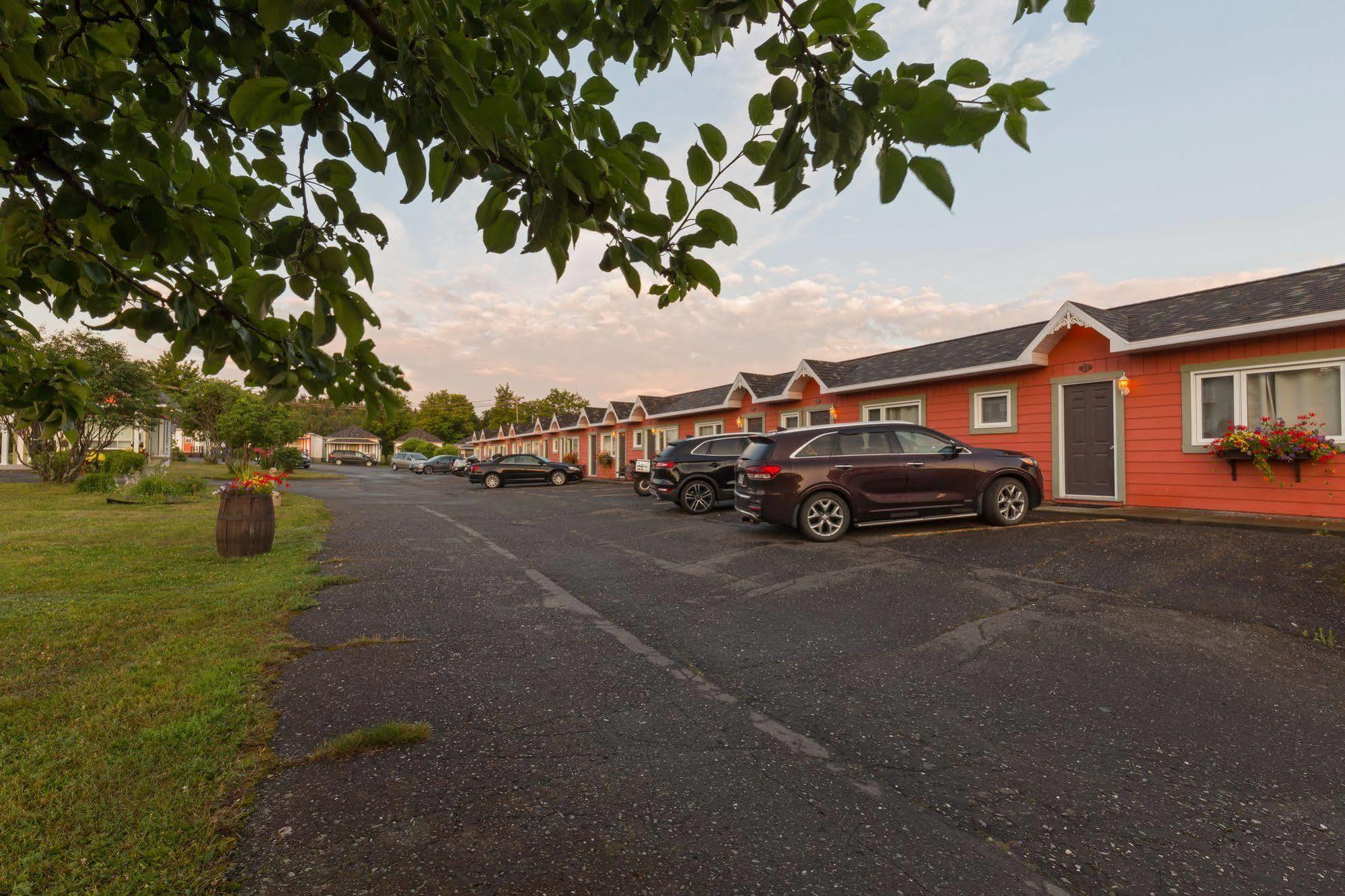 Motel Au Fleuve D'Argent Riviere-du-Loup Bagian luar foto