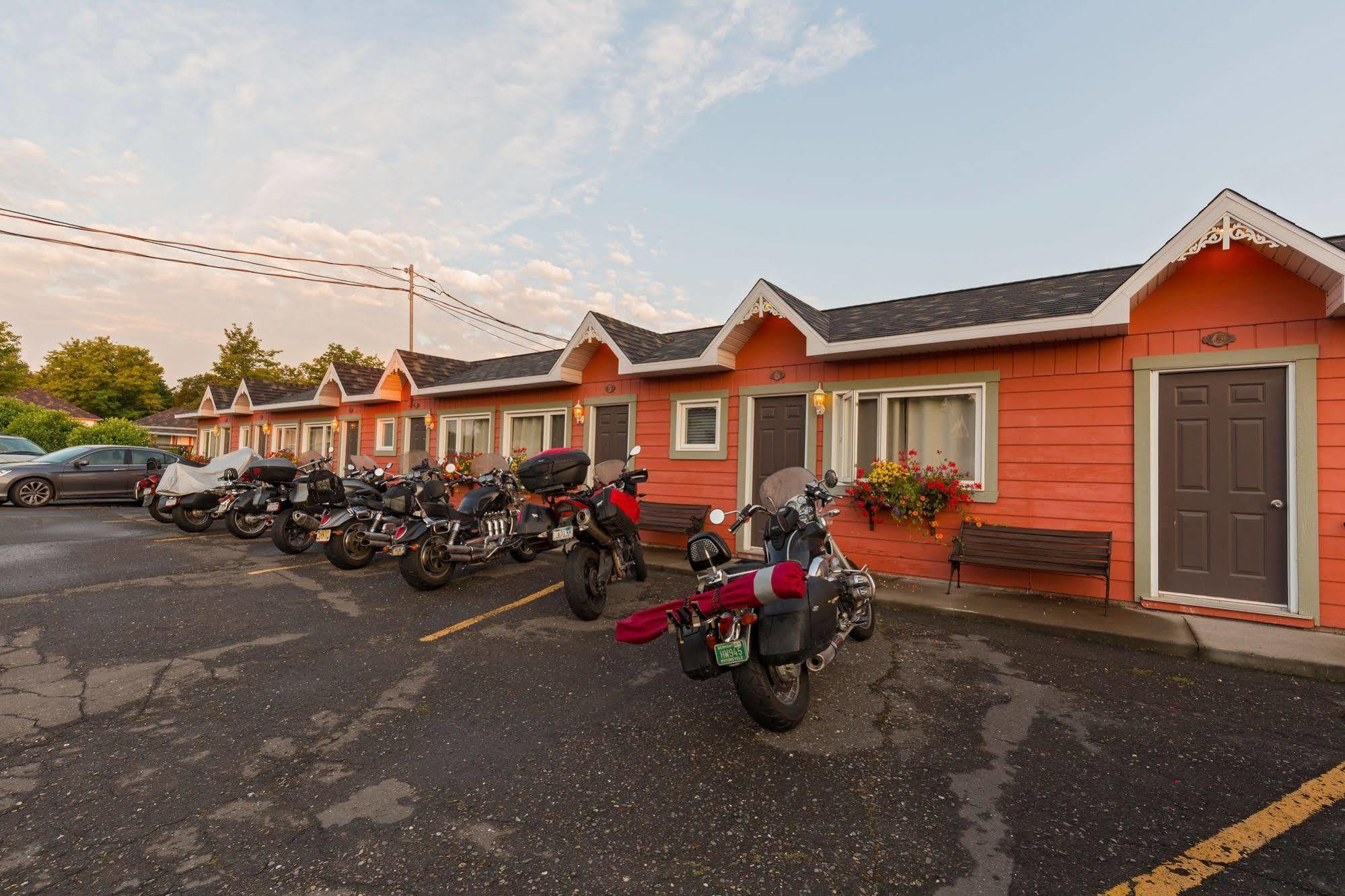 Motel Au Fleuve D'Argent Riviere-du-Loup Bagian luar foto