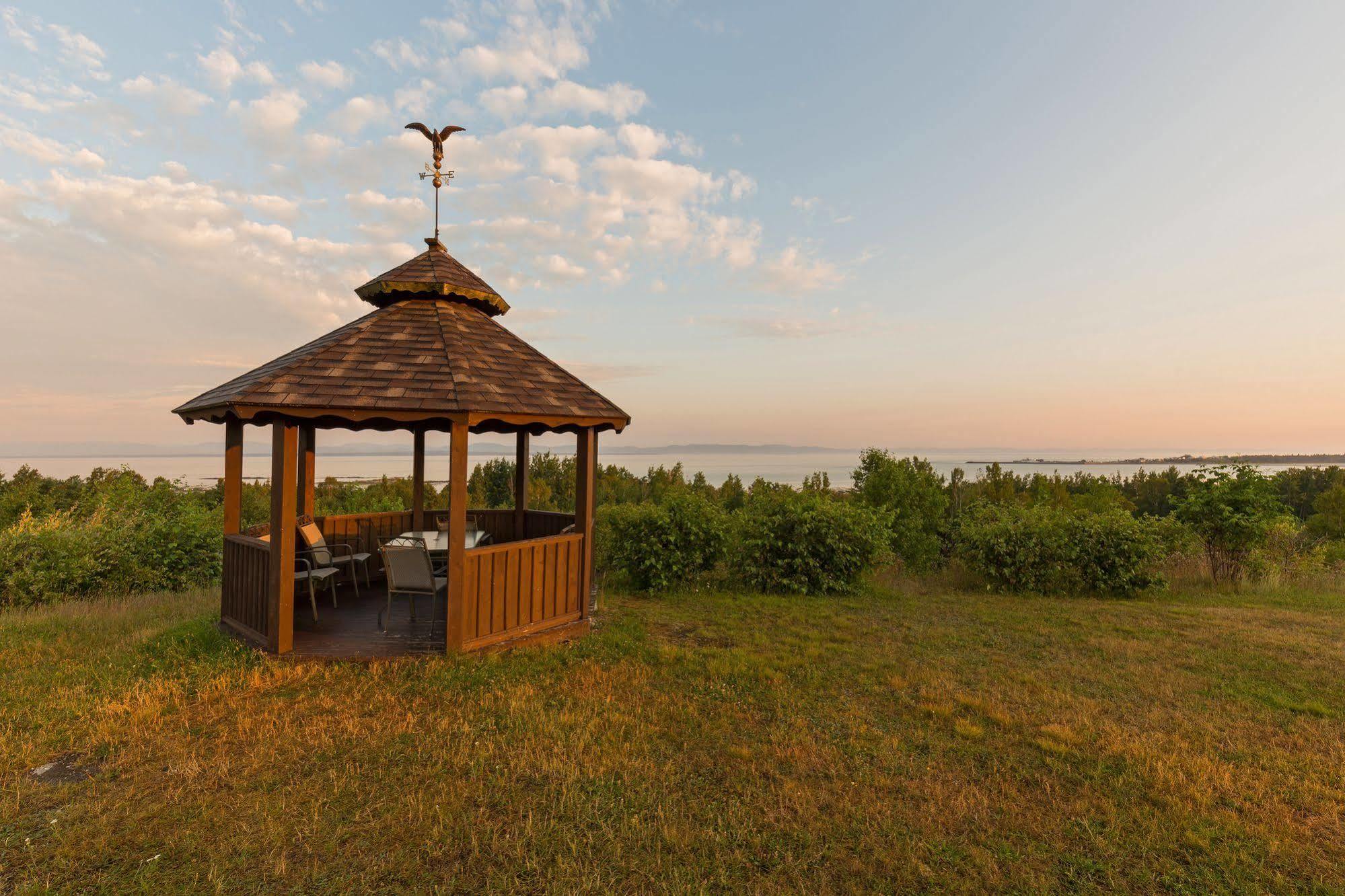 Motel Au Fleuve D'Argent Riviere-du-Loup Bagian luar foto